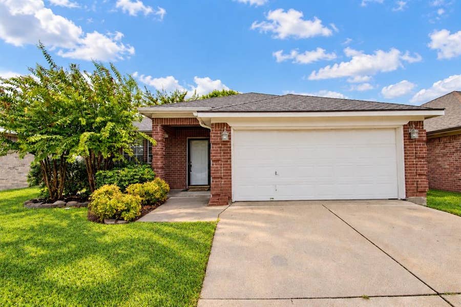 Property photo for 6917 Coldwater Canyon Road, Fort Worth, TX