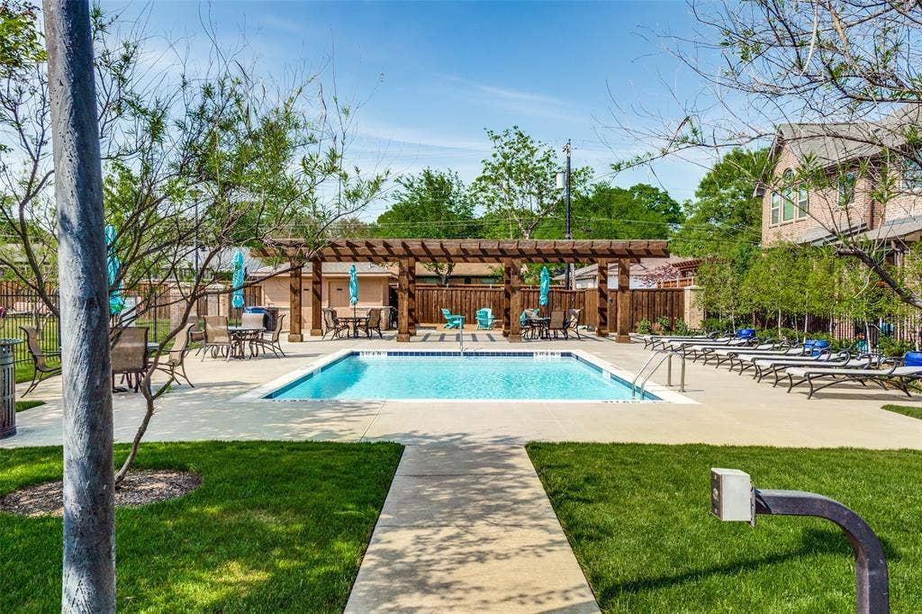 Villas of Lake Highlands community pool