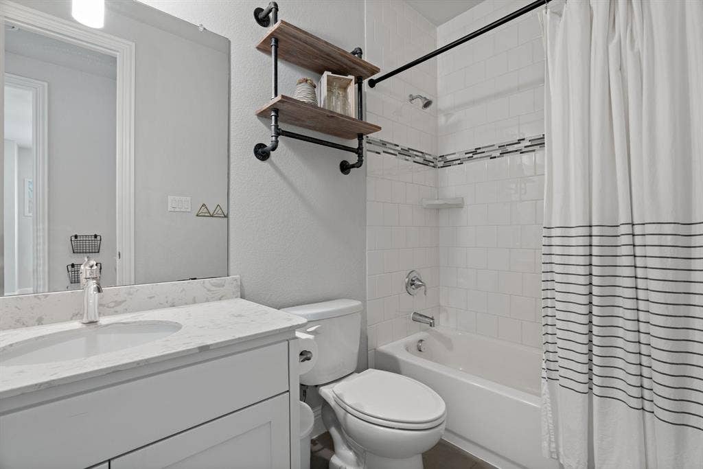 Secondary first floor bathroom.