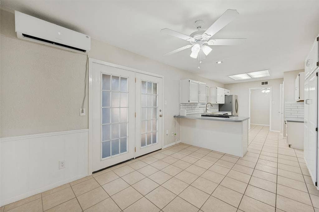 8819 Graywood Drive, Dallas, TX 75243 8819 Graywood Drive, Dallas, TX 75243