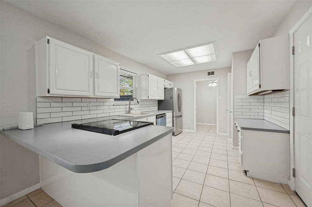 8819 Graywood Drive, Dallas, TX 75243 8819 Graywood Drive, Dallas, TX 75243