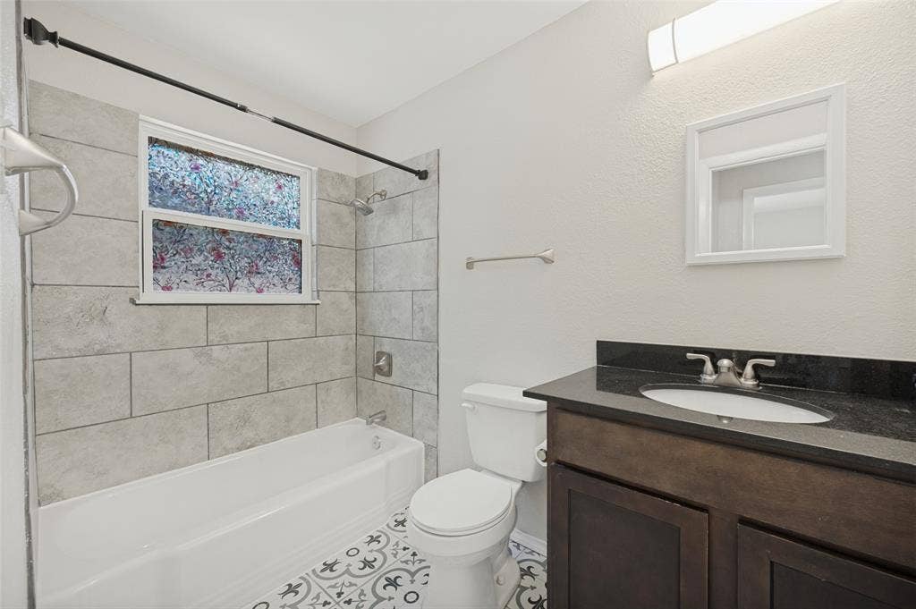 8819 Graywood Drive, Dallas, TX 75243 8819 Graywood Drive, Dallas, TX 75243