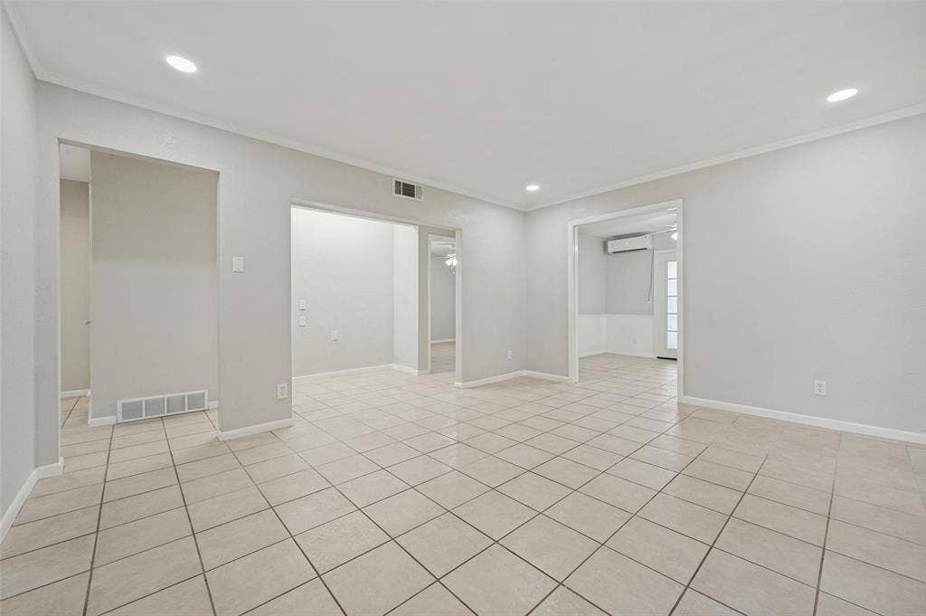 8819 Graywood Drive, Dallas, TX 75243 8819 Graywood Drive, Dallas, TX 75243