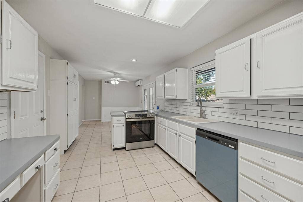 8819 Graywood Drive, Dallas, TX 75243 8819 Graywood Drive, Dallas, TX 75243