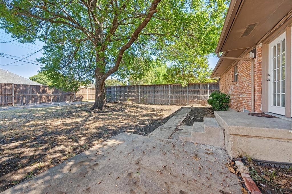 8819 Graywood Drive, Dallas, TX 75243 8819 Graywood Drive, Dallas, TX 75243