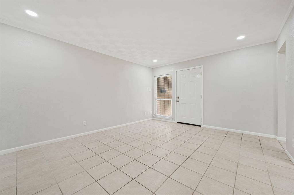 8819 Graywood Drive, Dallas, TX 75243 8819 Graywood Drive, Dallas, TX 75243