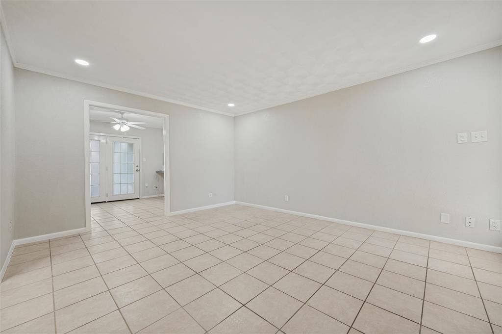 8819 Graywood Drive, Dallas, TX 75243 8819 Graywood Drive, Dallas, TX 75243