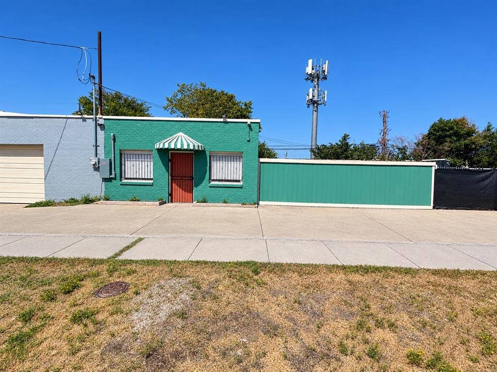 1309 Ferndale Avenue, Dallas, TX 75224 Digitally Enhanced