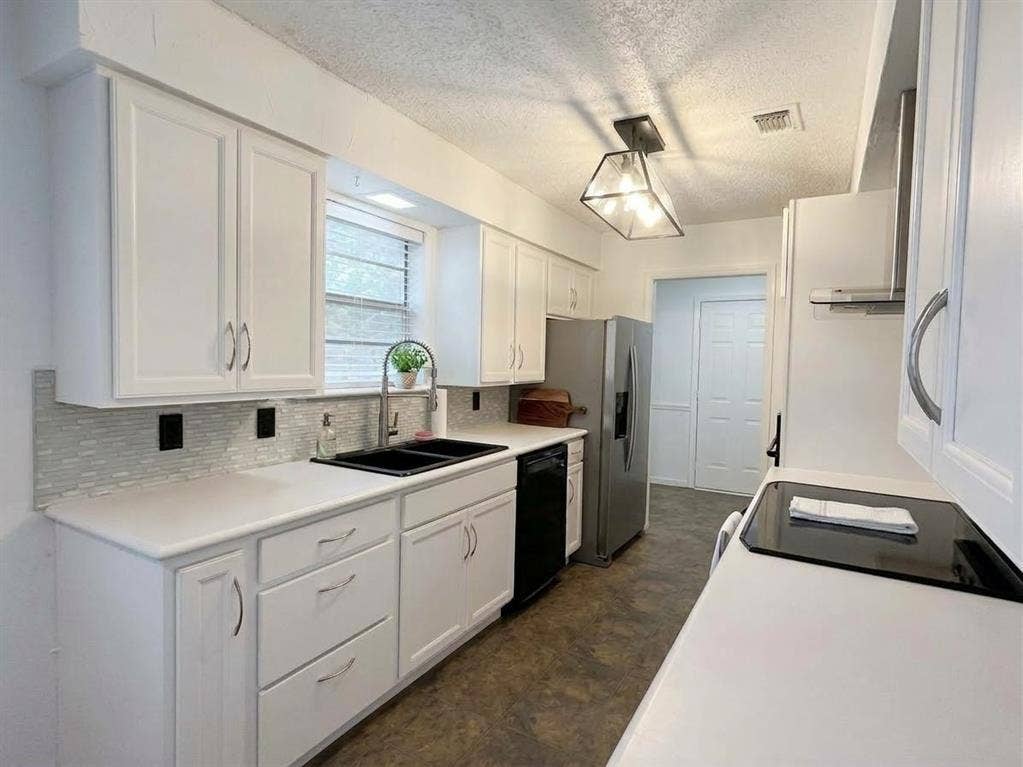 506 N Royal Oak Drive, Duncanville, TX 75116 506 N Royal Oak Drive, Duncanville, TX 75116