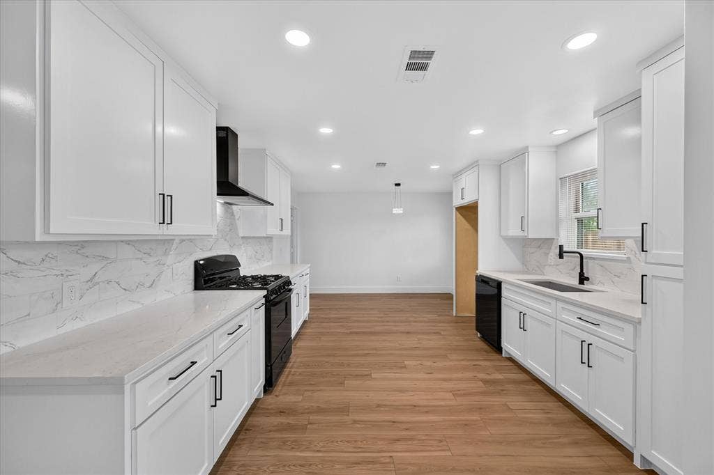 902 Ridgefield Drive, Plano, TX 75075 902 Ridgefield Drive, Plano, TX 75075