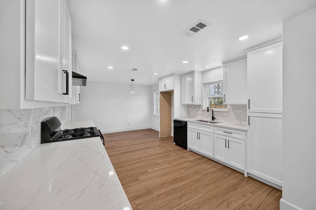 902 Ridgefield Drive, Plano, TX 75075 902 Ridgefield Drive, Plano, TX 75075