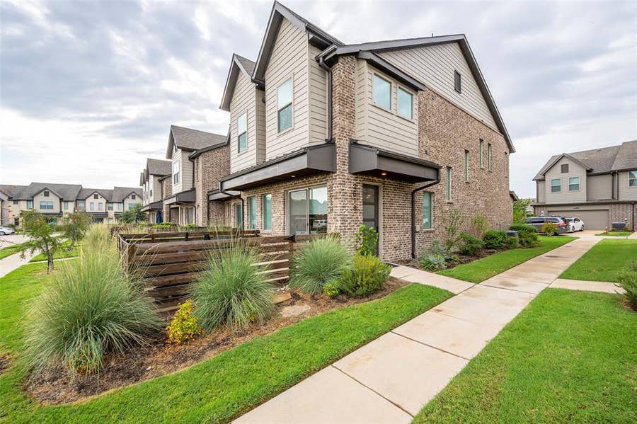 Property photo for 2618 La Cala Drive, Grand Prairie, TX
