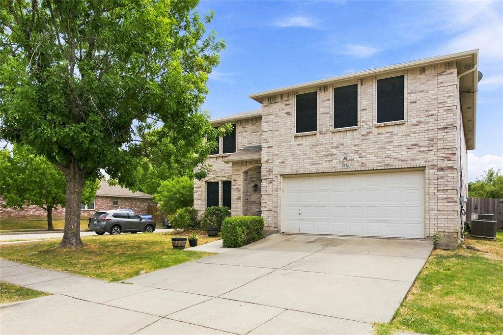 1856 Lariat Drive, Fort Worth, TX 76247 Front of house