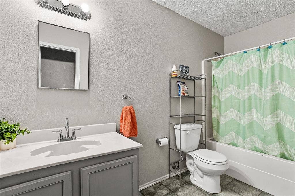1856 Lariat Drive, Fort Worth, TX 76247 Downstairs bathroom
