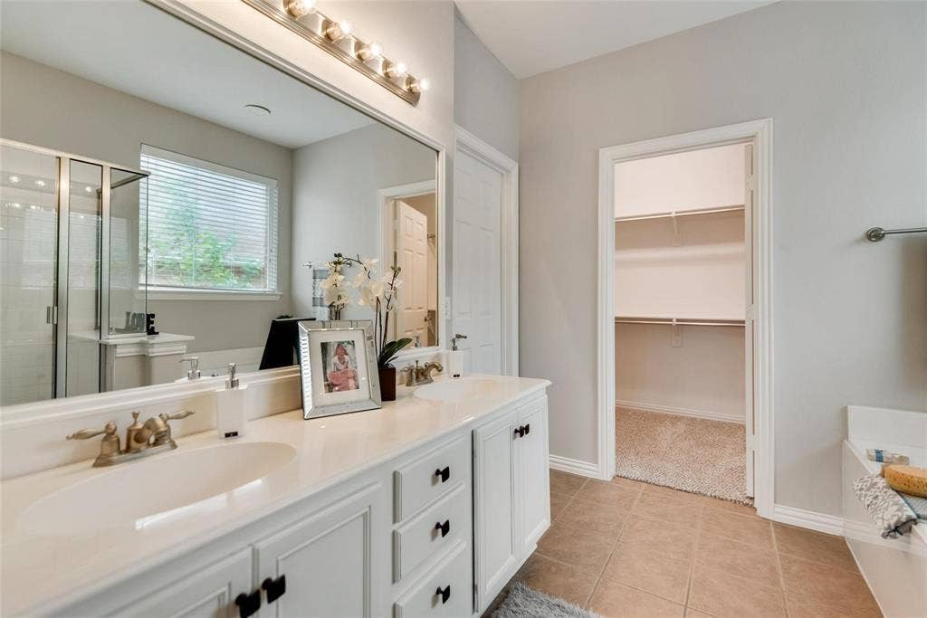 9740 Ellery Avenue, Plano, TX 75025 9740 Ellery Avenue, Plano, TX 75025