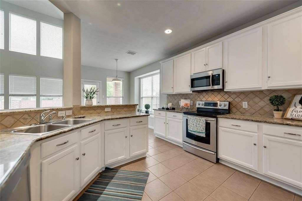9740 Ellery Avenue, Plano, TX 75025 9740 Ellery Avenue, Plano, TX 75025