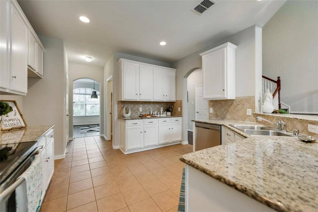 9740 Ellery Avenue, Plano, TX 75025 9740 Ellery Avenue, Plano, TX 75025