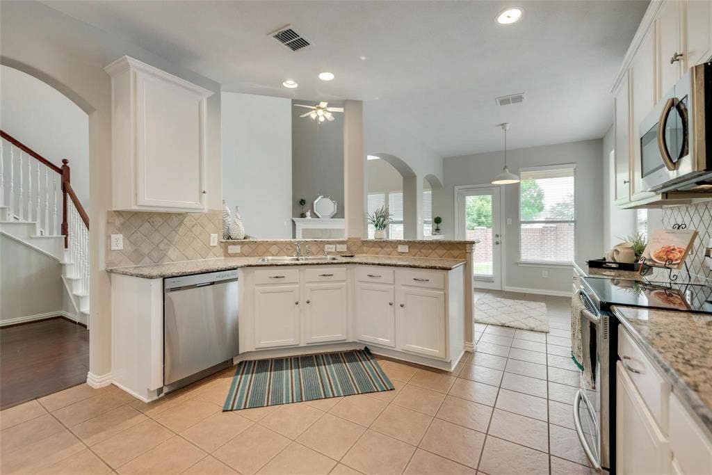 9740 Ellery Avenue, Plano, TX 75025 9740 Ellery Avenue, Plano, TX 75025