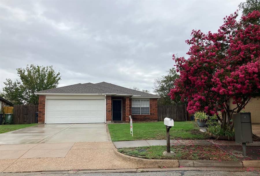 Property photo for 5210 Highbank Drive, Arlington, TX