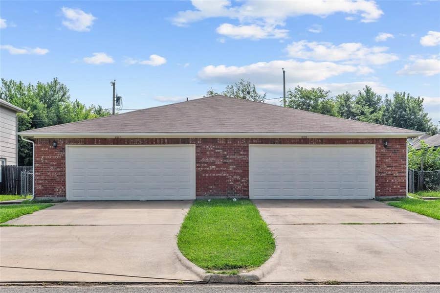 Property photo for 905-907 N Brents Avenue, Sherman, TX