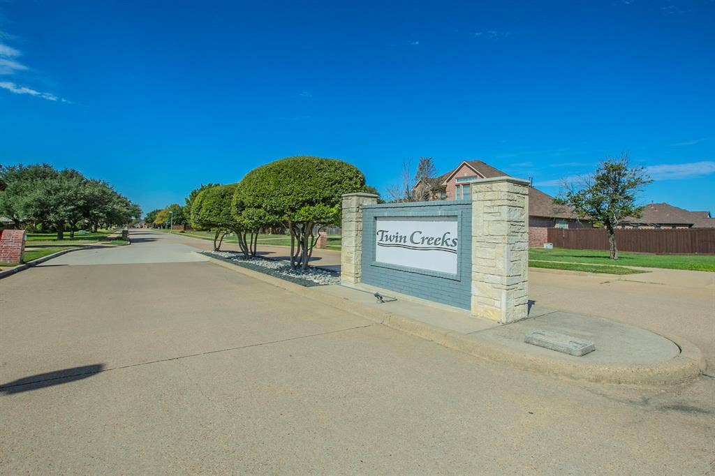 120 Crestbrook Court, Midlothian, TX 76065 120 Crestbrook Court, Midlothian, TX 76065
