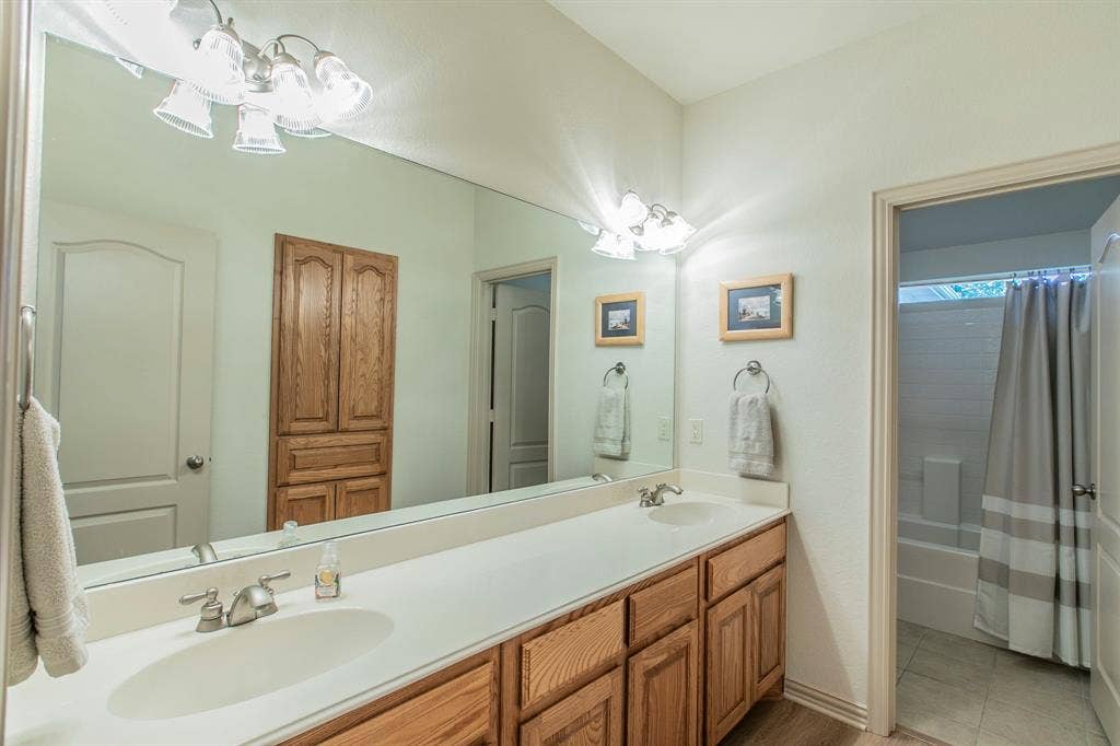 120 Crestbrook Court, Midlothian, TX 76065 120 Crestbrook Court, Midlothian, TX 76065