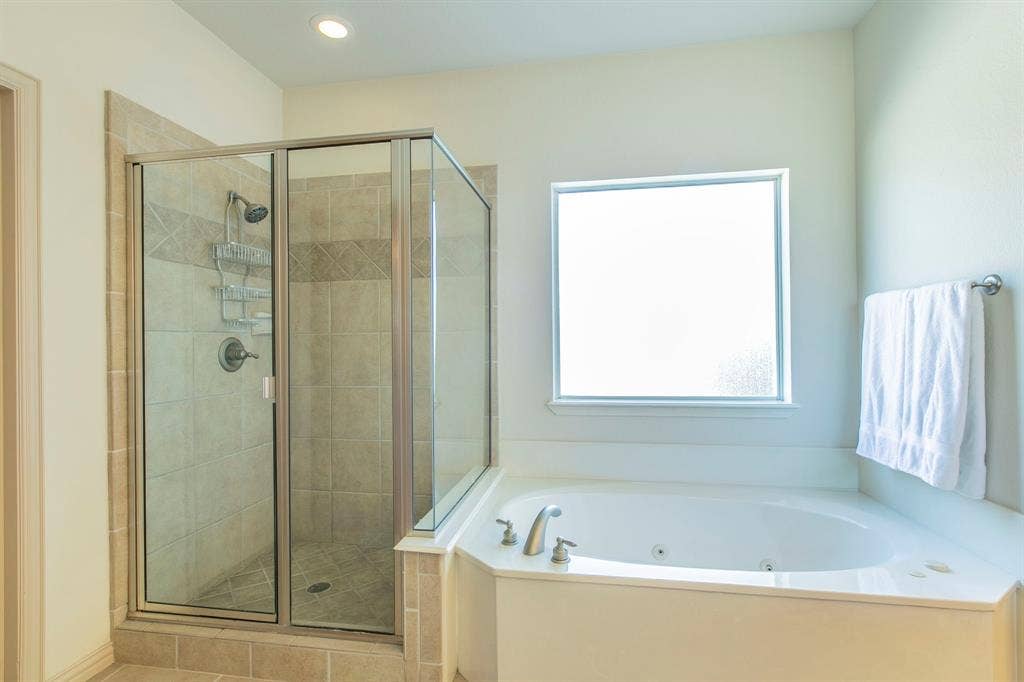 120 Crestbrook Court, Midlothian, TX 76065 120 Crestbrook Court, Midlothian, TX 76065