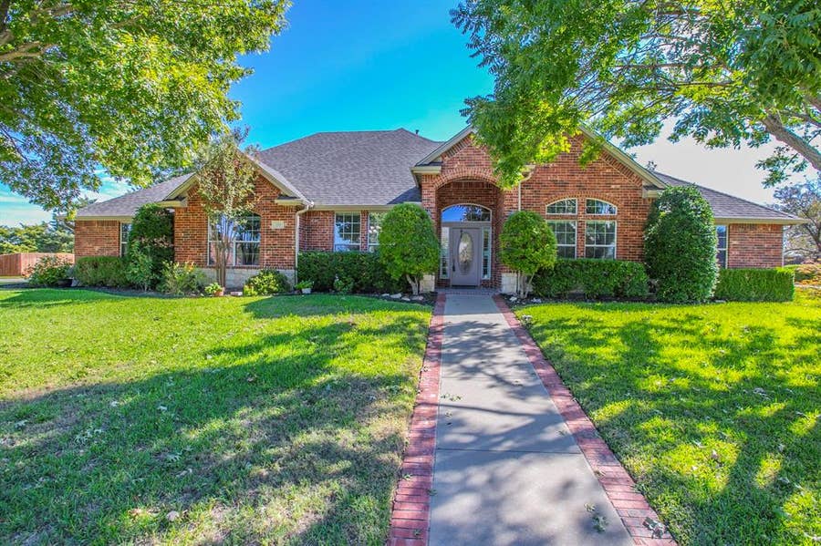 Property photo for 120 Crestbrook Court, Midlothian, TX