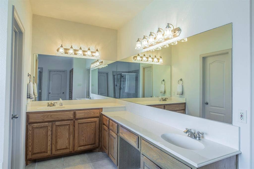 120 Crestbrook Court, Midlothian, TX 76065 120 Crestbrook Court, Midlothian, TX 76065