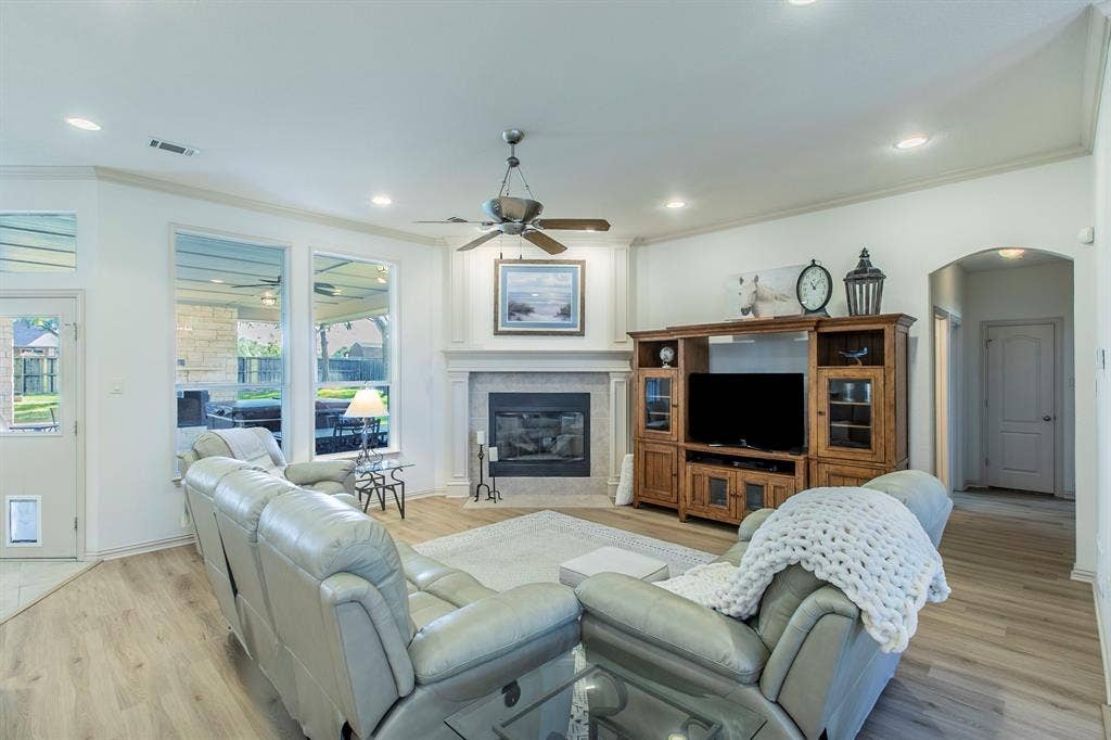 120 Crestbrook Court, Midlothian, TX 76065 120 Crestbrook Court, Midlothian, TX 76065