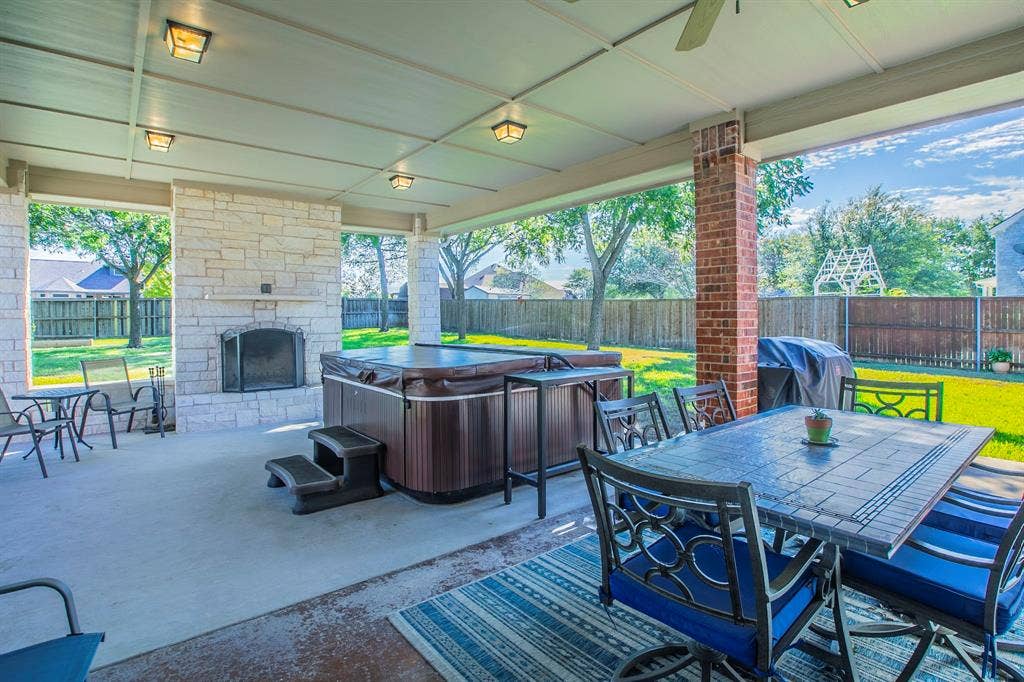 120 Crestbrook Court, Midlothian, TX 76065 120 Crestbrook Court, Midlothian, TX 76065