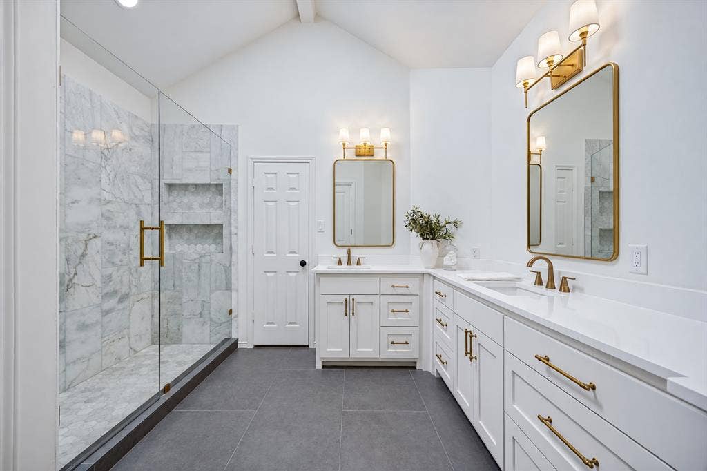 6707 Dupper Drive, Dallas, TX 75252 Primary Bath