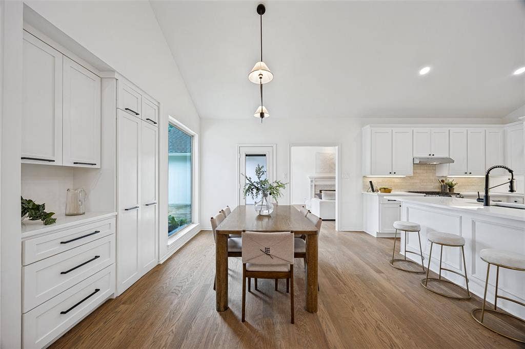 6707 Dupper Drive, Dallas, TX 75252 Breakfast table area