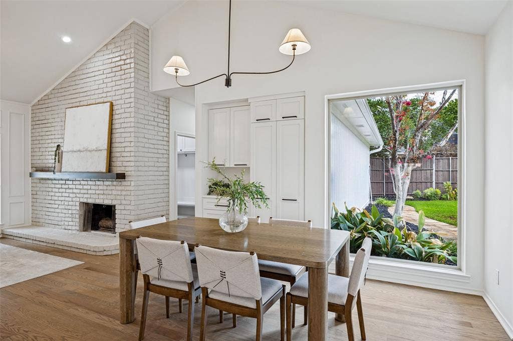 6707 Dupper Drive, Dallas, TX 75252 Breakfast table area - notice closed hidden pantry door