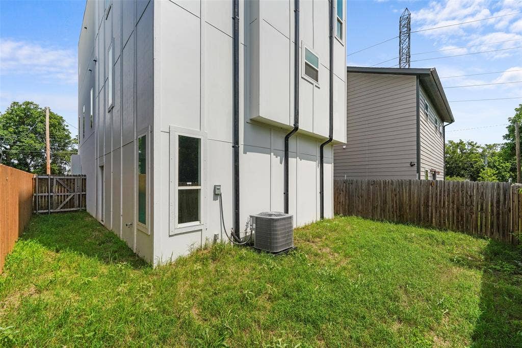 3142 Harmon Street, Dallas, TX 75215 3142 Harmon Street, Dallas, TX 75215