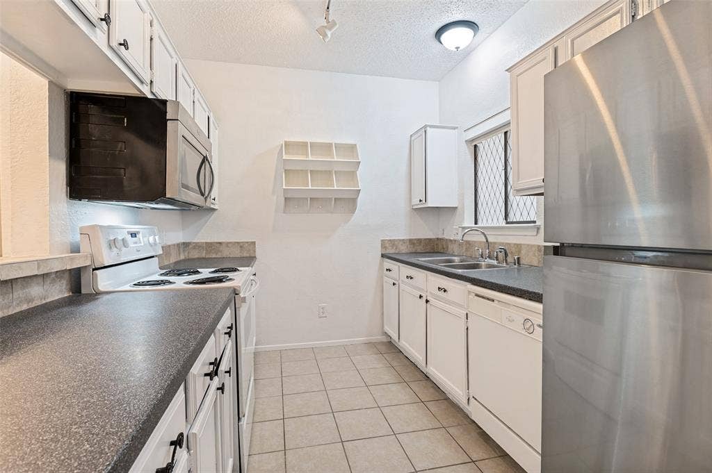 5550 SPRING VALLEY, #f22, Dallas, TX 75254