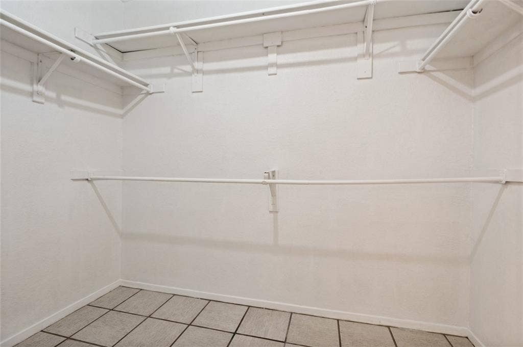 5550 SPRING VALLEY, #f22, Dallas, TX 75254