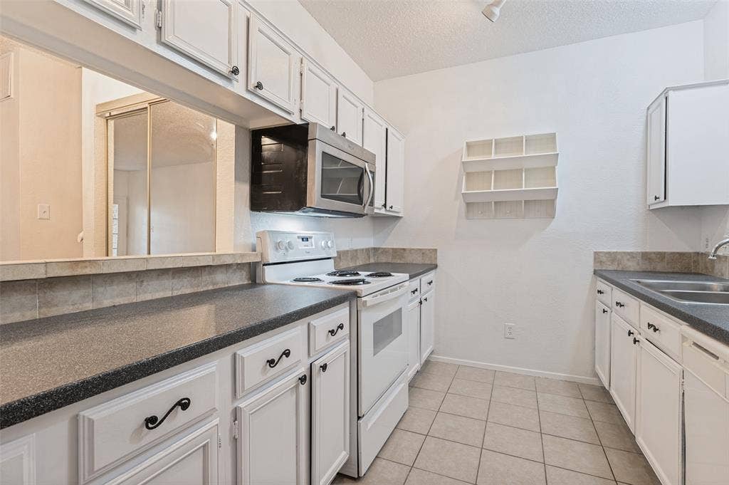 5550 SPRING VALLEY, #f22, Dallas, TX 75254