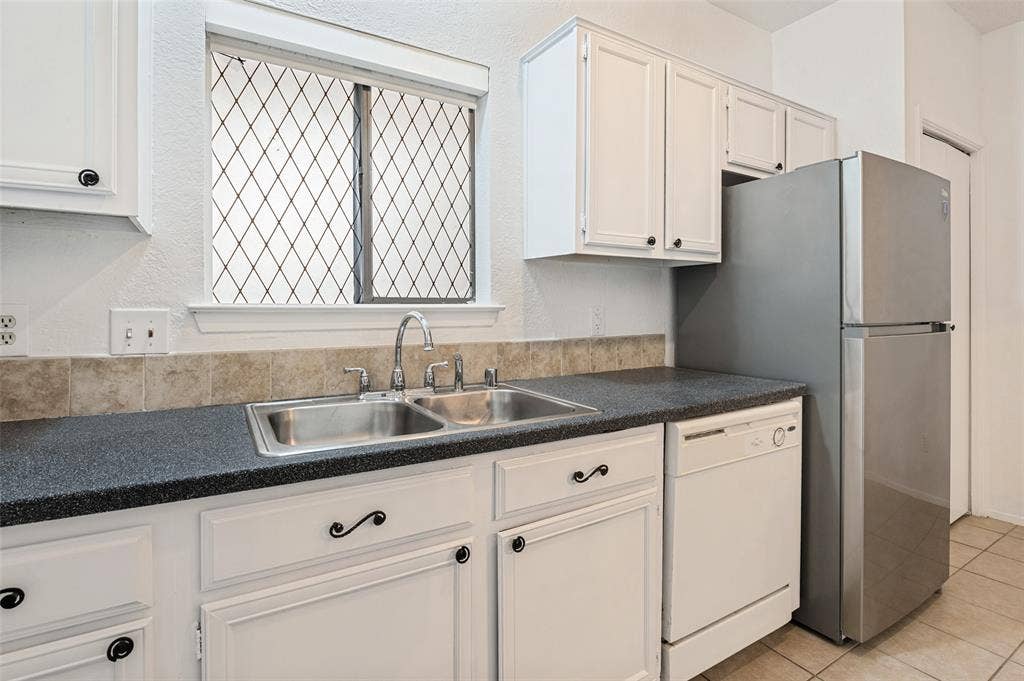 5550 SPRING VALLEY, #f22, Dallas, TX 75254