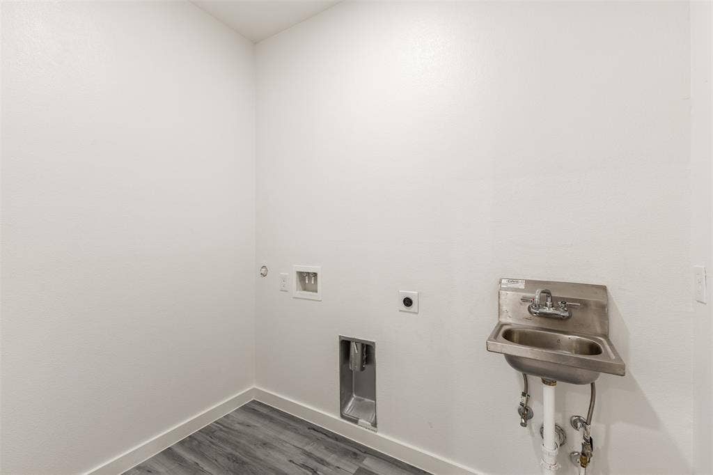 907 Howard Street, Seagoville, TX 75159 907 Howard Street, Seagoville, TX 75159