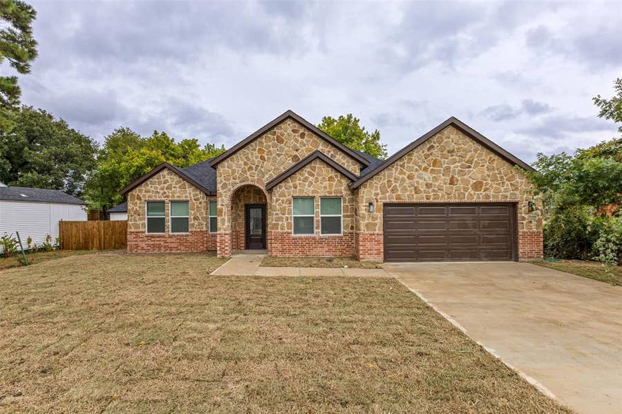 Property photo for 907 Howard Street, Seagoville, TX