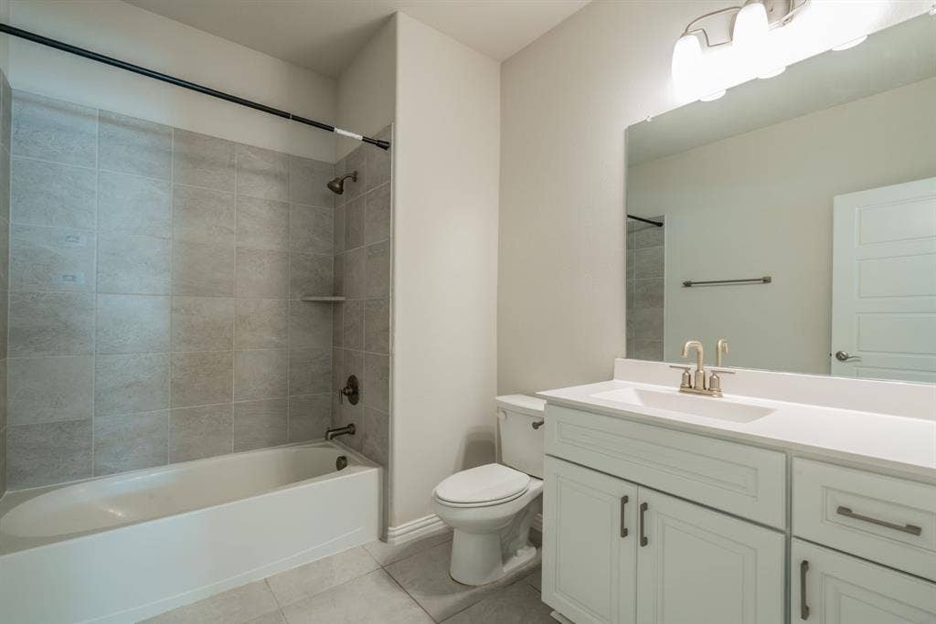 Bath between front two bedrooms