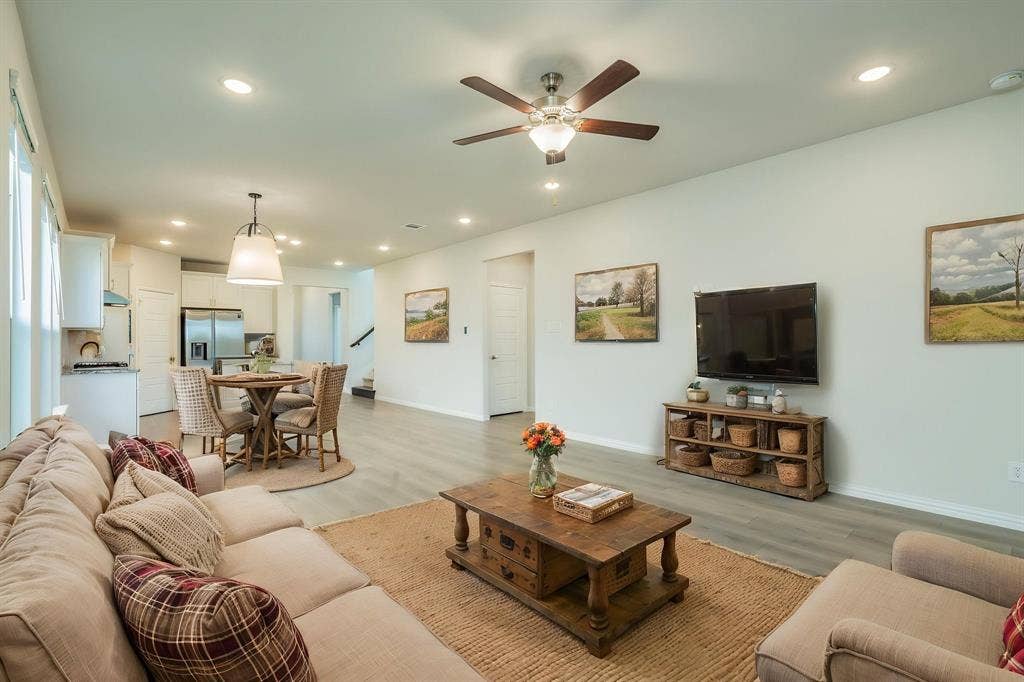 Virtually staged livingarea.