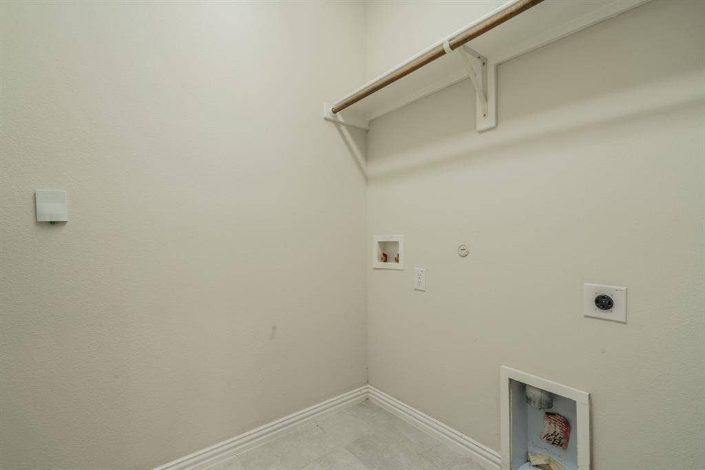 Full size laundry room