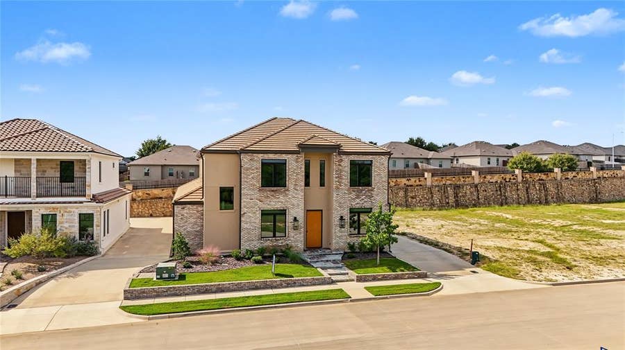 Property photo for 934 El Dorado Street, Weatherford, TX