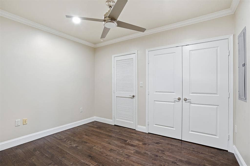 500 Throckmorton Street, #1605, Fort Worth, TX 76102 Wood-finish flooring, crown molding, and a ceiling fan