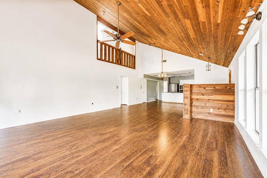 Property photo for 7425 US 287 Highway, Arlington, TX