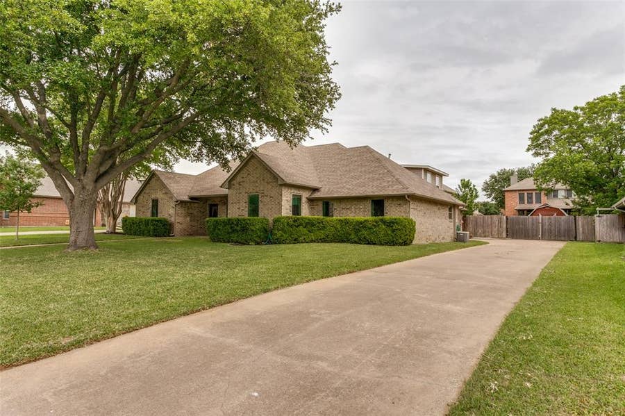 Property photo for 1913 Quail Run Drive, Corinth, TX