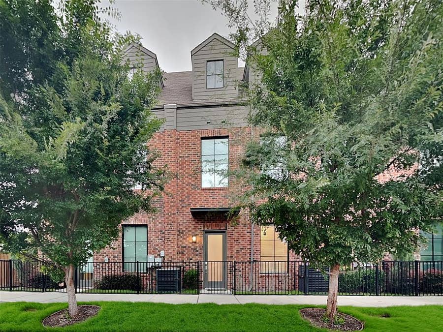 Property photo for 112 E Oscar Drive, Dallas, TX