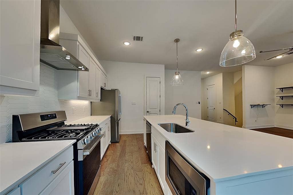112 E Oscar Drive, Dallas, TX 75203
